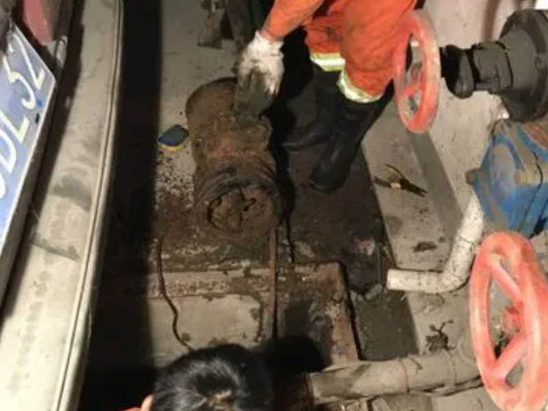 温州永嘉瓯北疏通下水道——罗浮大街疏通马桶,修水管